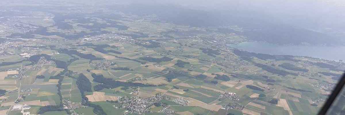 Flugwegposition um 12:42:23: Aufgenommen in der Nähe von Gemeinde Vöcklamarkt, Österreich in 2069 Meter